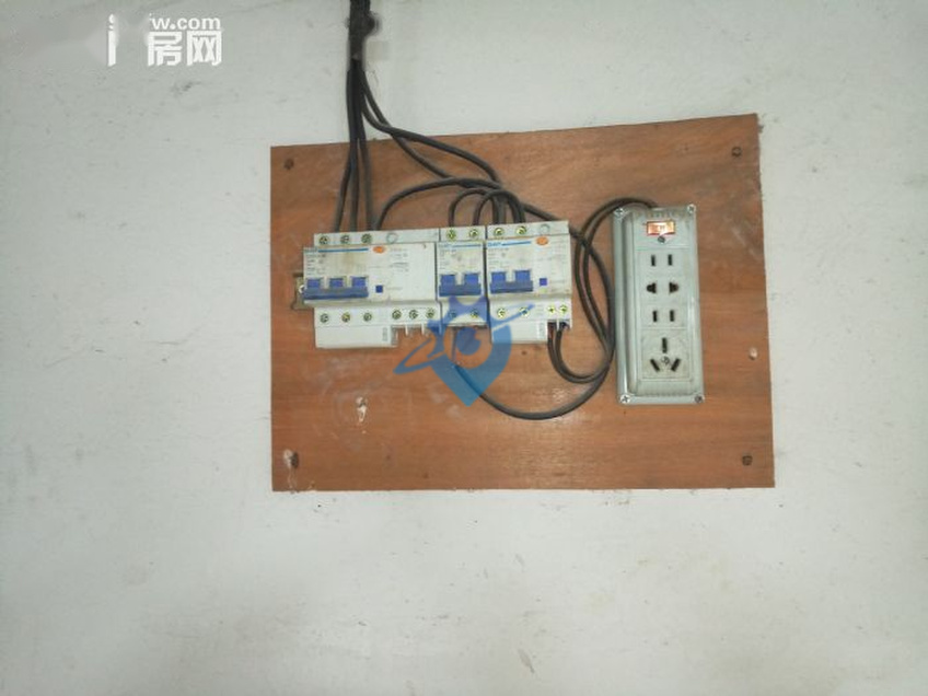 青崇公路绿岛餐饮旁20米,厂房出租!也可作仓库!干净卫生!