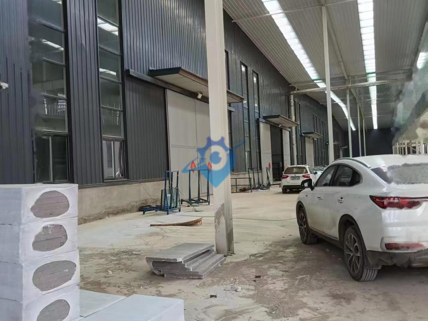 青县南北柳工业区厂房1100平米带二层办公室，十吨天吊，水电