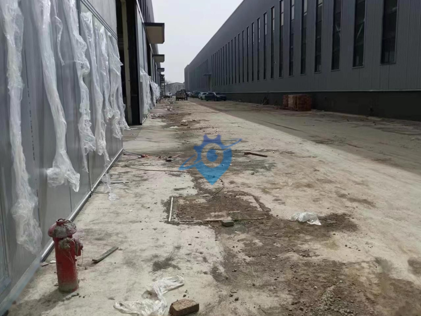 青县南北柳工业区厂房1100平米带二层办公室，十吨天吊，水电